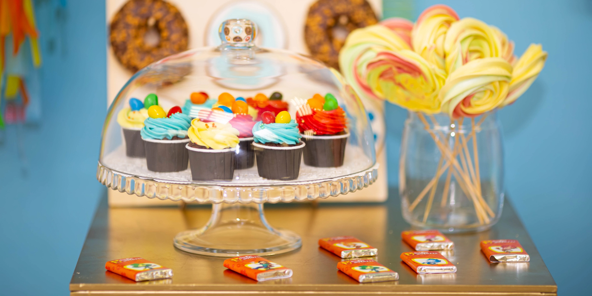 Кенди Бар и сладкие столы на детский праздник фото 3